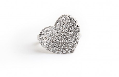 White gold heart-shape elegant ring