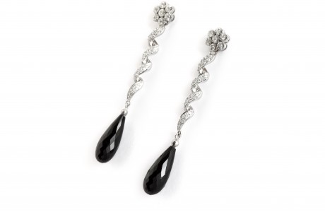 Golden earrings set with white diamonds and onyx icicle