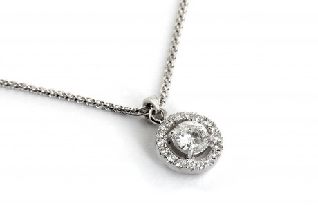 18K white gold pendant set with diamonds