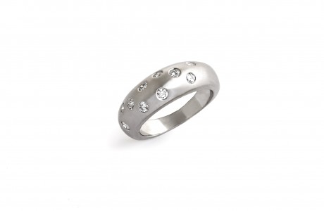 Curved ring with matte finishing